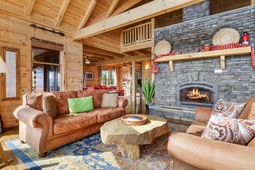 Sky High Lodge By Bk Stays. Large Cabin. Amazing Views. Game Room. Jacuzzi. Six Bedrooms. Sleeps 12 蓝岭 外观 照片