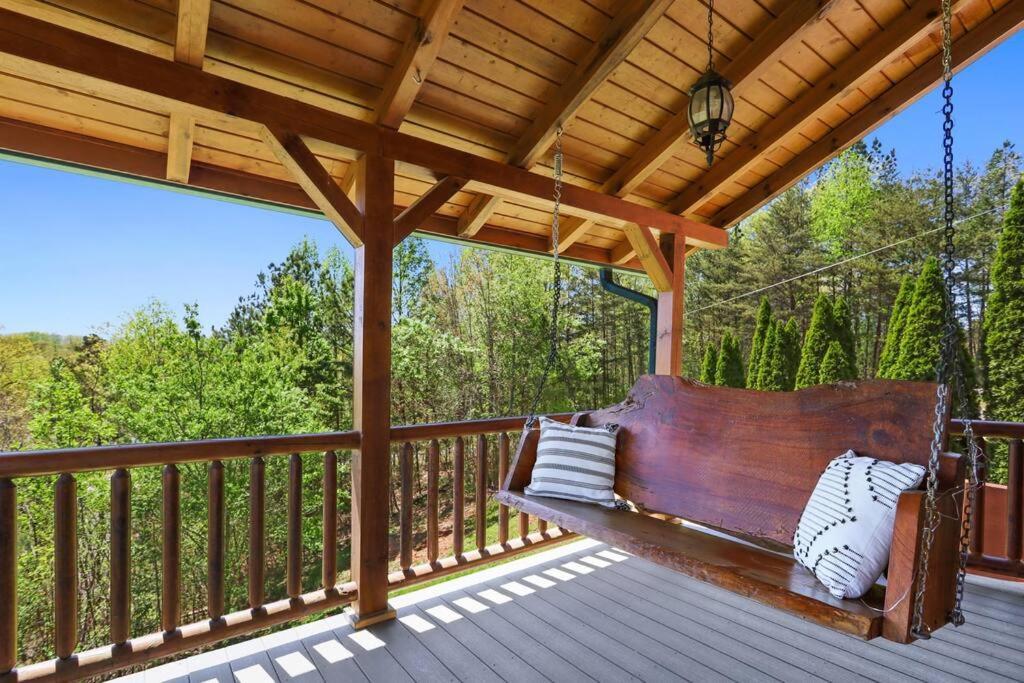 Sky High Lodge By Bk Stays. Large Cabin. Amazing Views. Game Room. Jacuzzi. Six Bedrooms. Sleeps 12 蓝岭 外观 照片