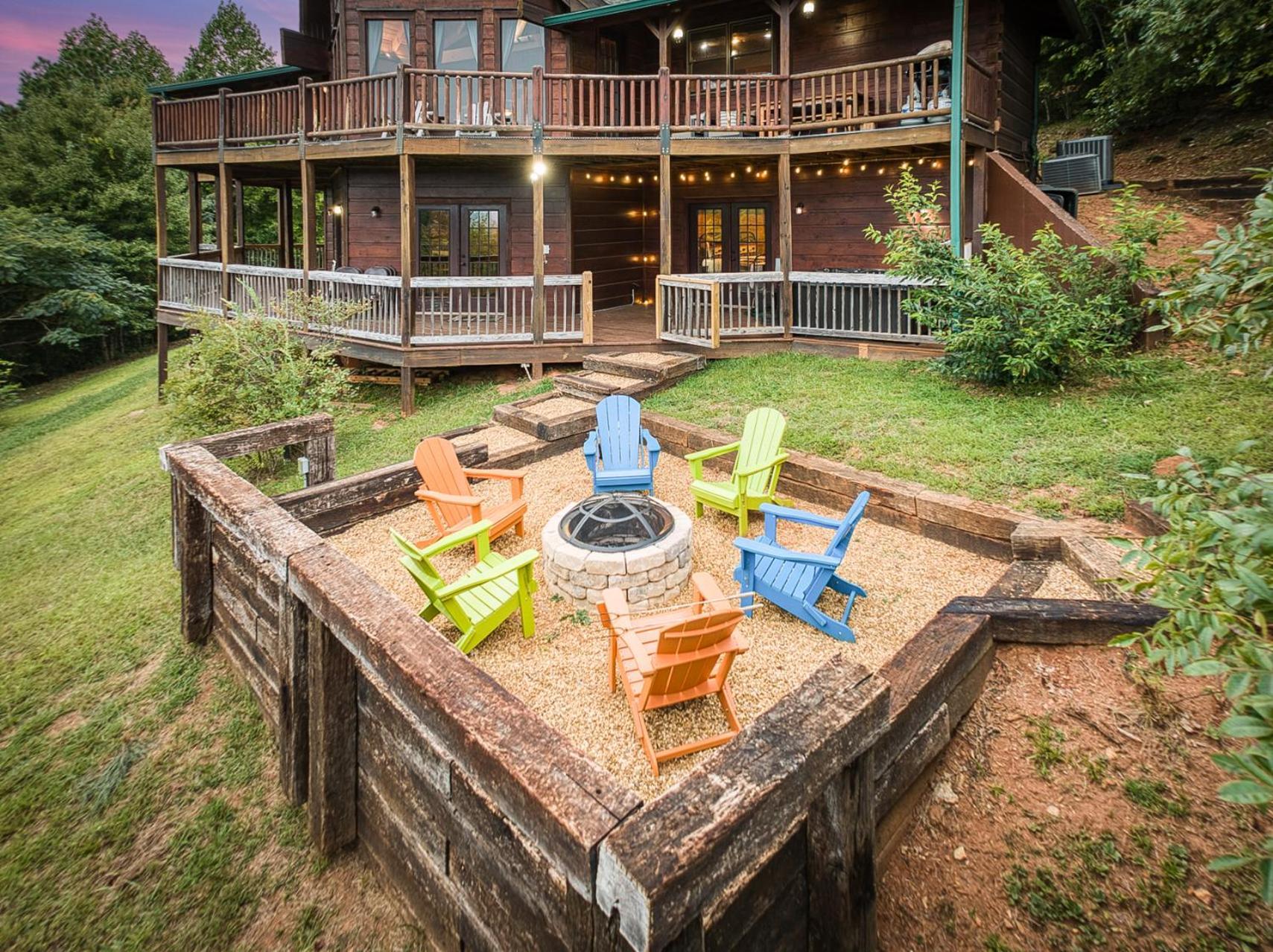 Sky High Lodge By Bk Stays. Large Cabin. Amazing Views. Game Room. Jacuzzi. Six Bedrooms. Sleeps 12 蓝岭 外观 照片