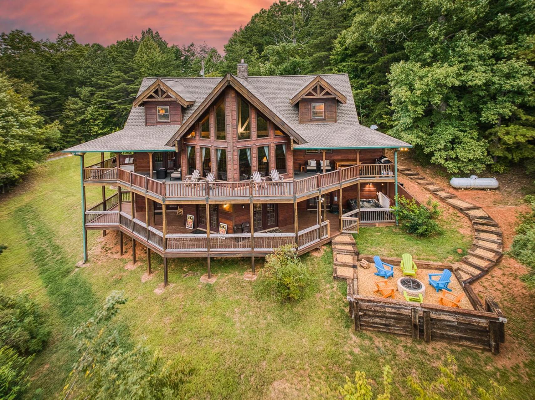 Sky High Lodge By Bk Stays. Large Cabin. Amazing Views. Game Room. Jacuzzi. Six Bedrooms. Sleeps 12 蓝岭 外观 照片