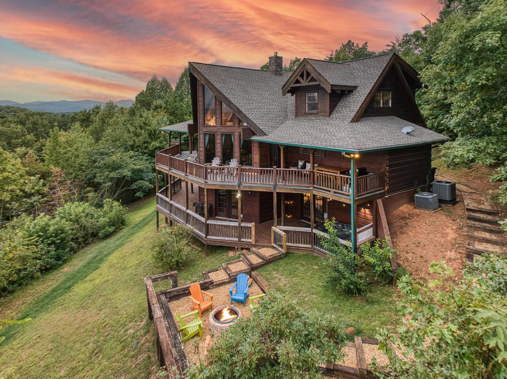 Sky High Lodge By Bk Stays. Large Cabin. Amazing Views. Game Room. Jacuzzi. Six Bedrooms. Sleeps 12 蓝岭 外观 照片